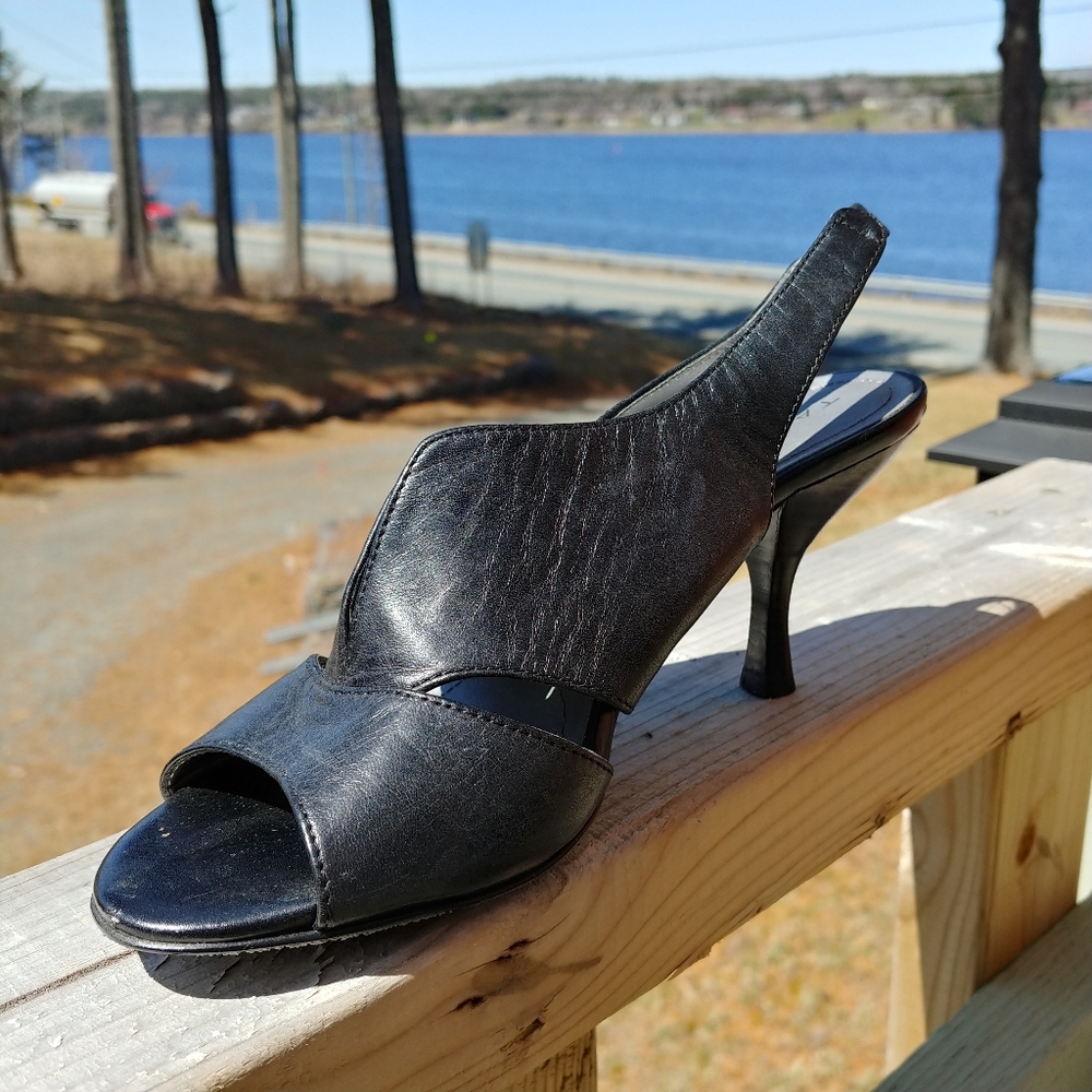Tahari Leather sling back kitten heel